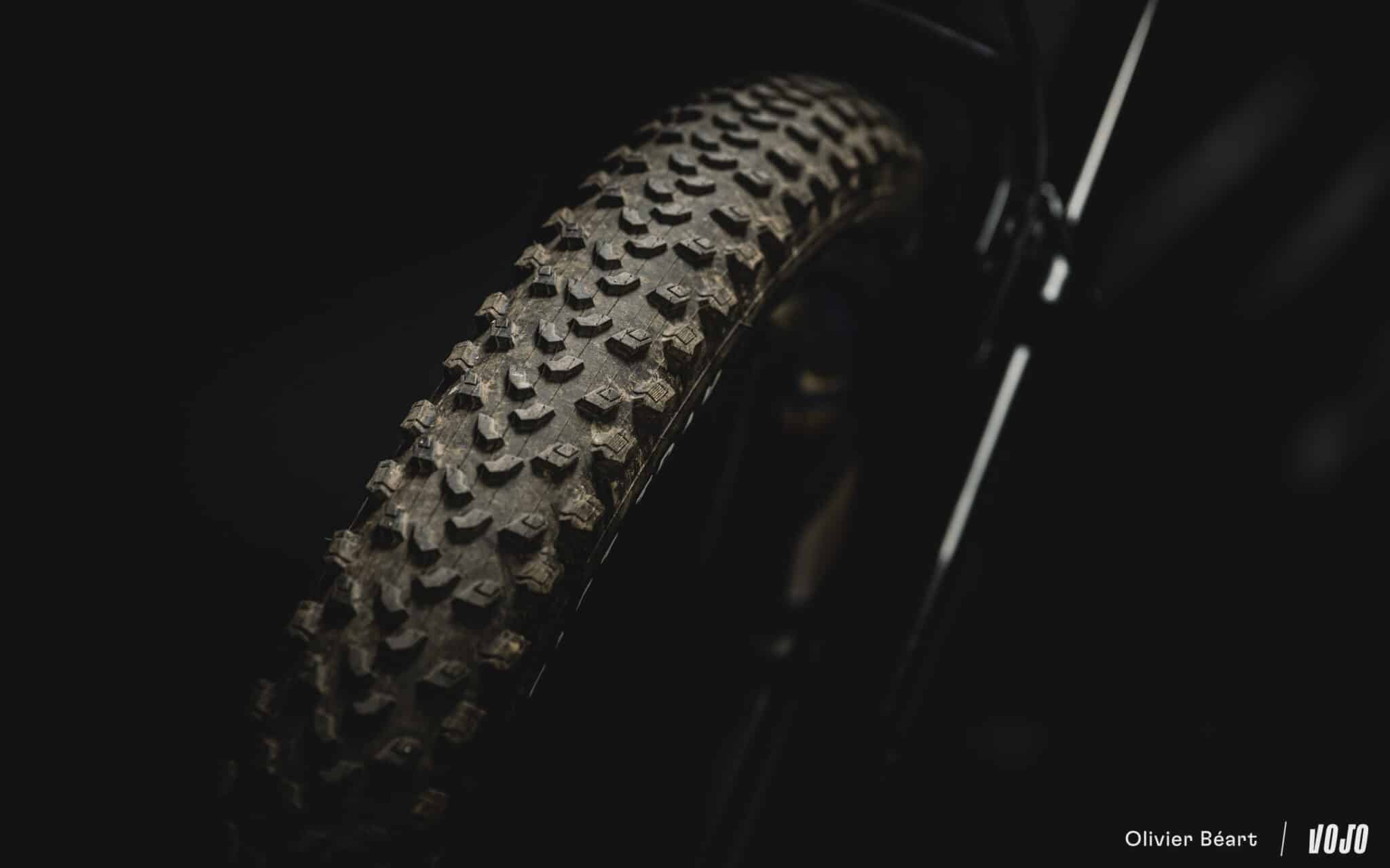 https://www.vojomag.com/app/uploads/2025/10/Specialized Fast Trak Air Trak pneus XC Flexlite test essai avis - Copyright Olivier Beart Vojo Magazine 19 2048x1280.jpg