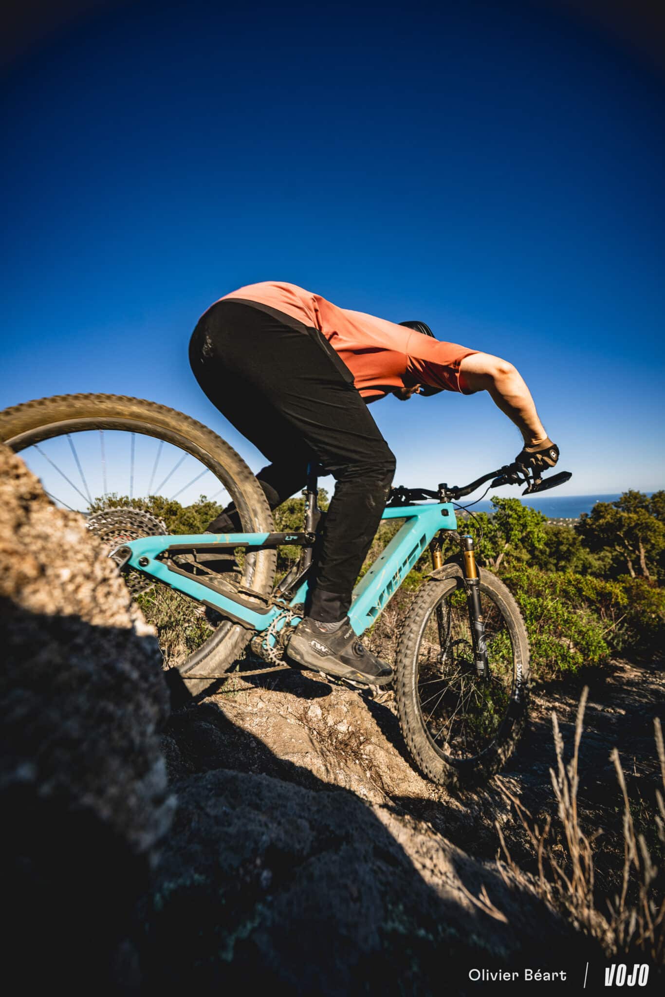 https://www.vojomag.com/app/uploads/2025/10/Yeti LTE Bosch ebike test essai avis action - Copyright Olivier Beart Vojo Magazine 16 2048x1280.jpg