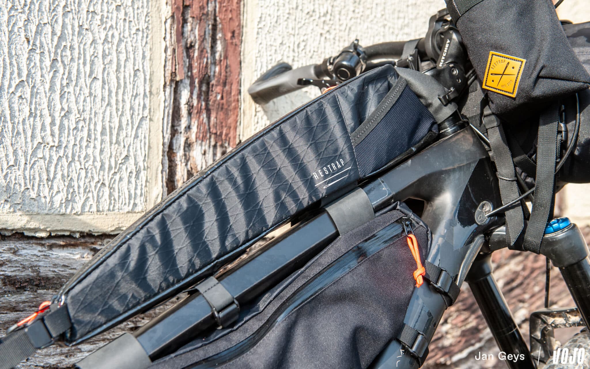 https://www.vojomag.com/app/uploads/2025/10/test restrap bikepacking copyright jan geys vojomag 42 2048x1280.jpg