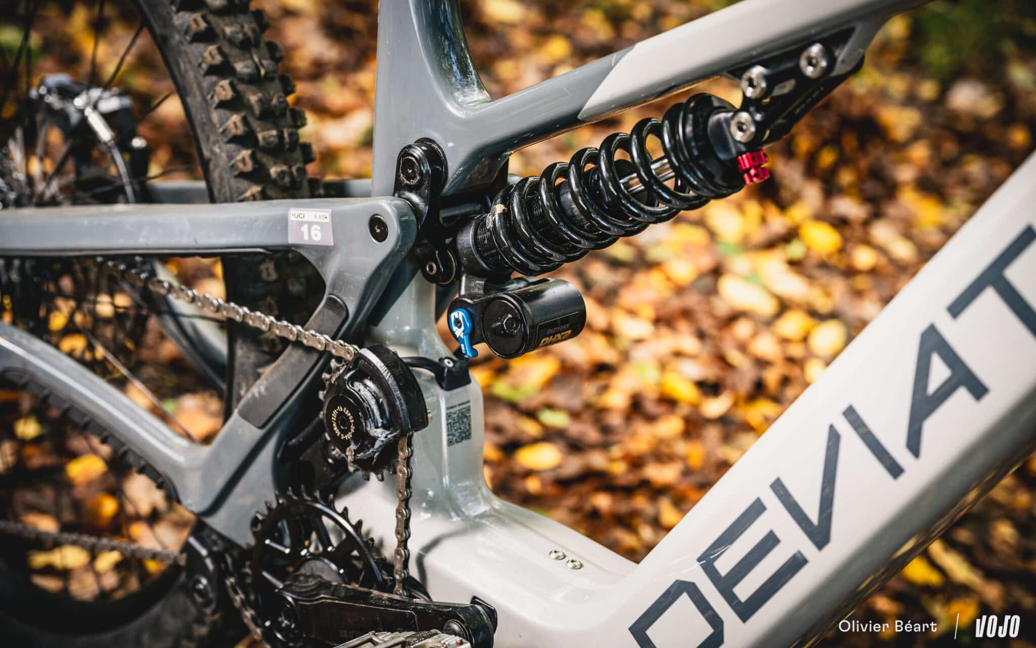 https://www.vojomag.com/app/uploads/2025/11/Deviate Kurgan Ebike Bosch enduro test essai avis - Copyright Olivier Beart Vojo Magazine 20 2048x1280.jpg