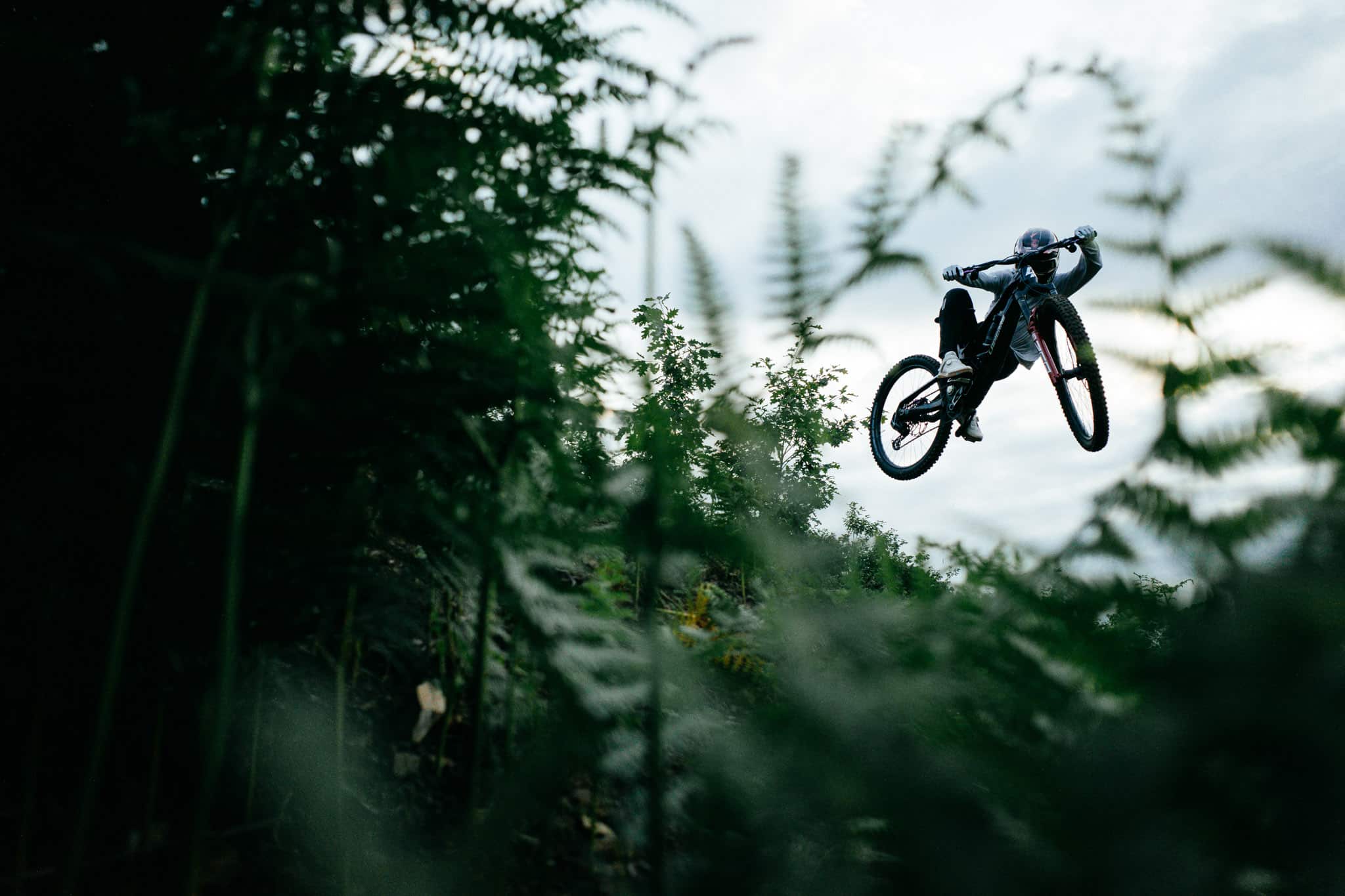 Ressacs – Guillaume Larbeyou en VTT au coeur des Pyrénées