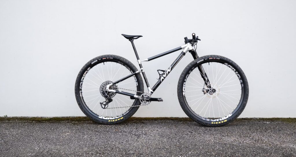 On a conçu et testé notre propre VTT 32 pouces 