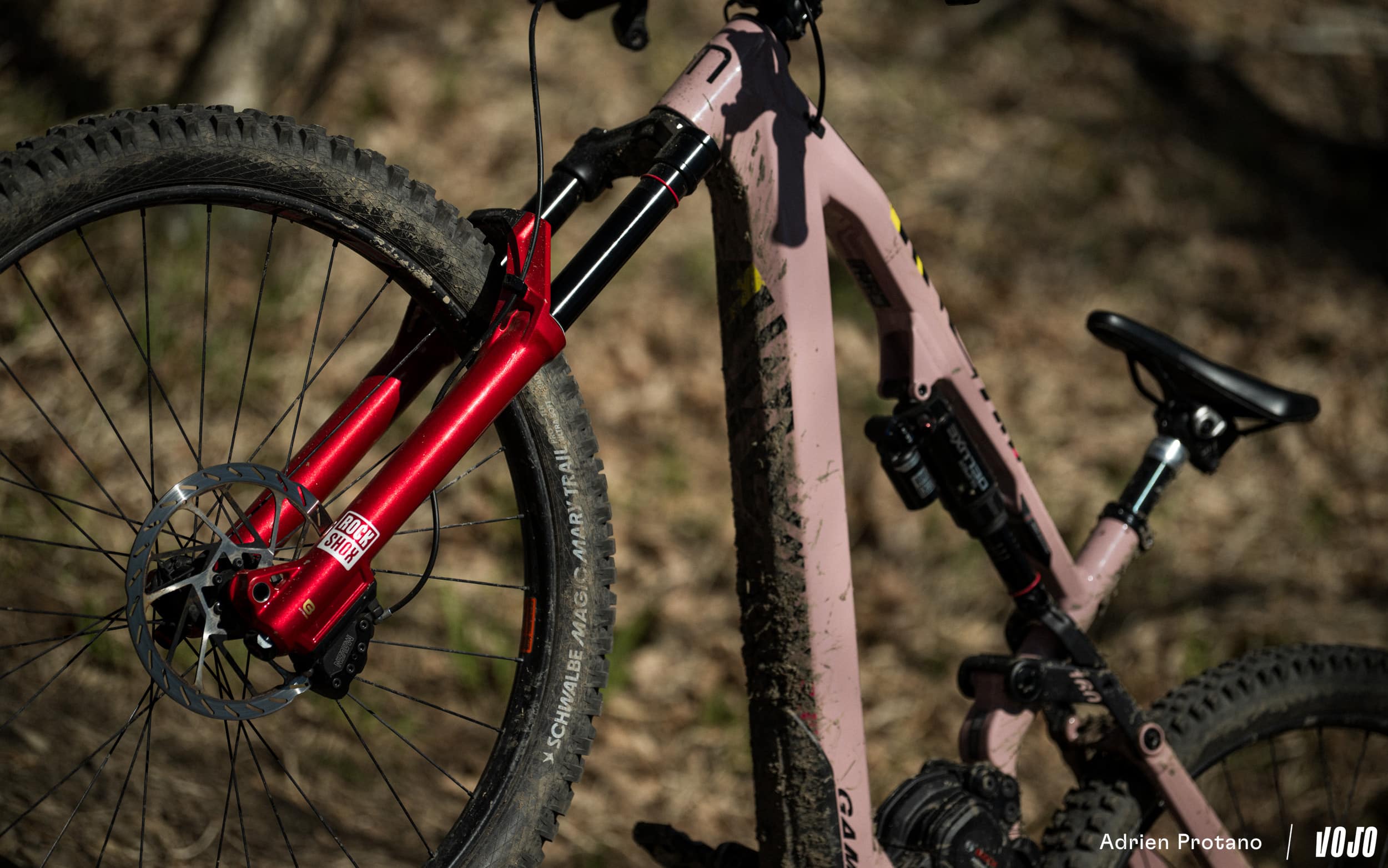 Test nouveauté | RockShox Lyrik & Super Deluxe 2027 : Linear XL, un peu d&rsquo;air qui change tout ?