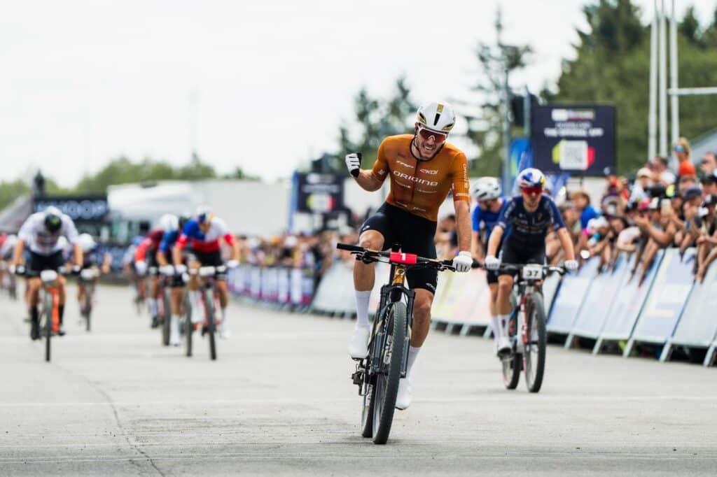 Résultats | World Cup XCC 2026 – Nove Mesto : Azzaro dompte le monstre Pidcock
