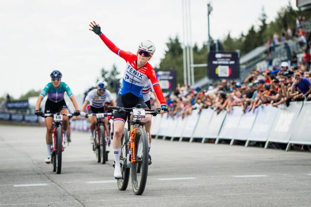 Résultats | World Cup XCC 2026 – Nove Mesto : Puck Pieterse n&rsquo;a pas loupé sa rentrée