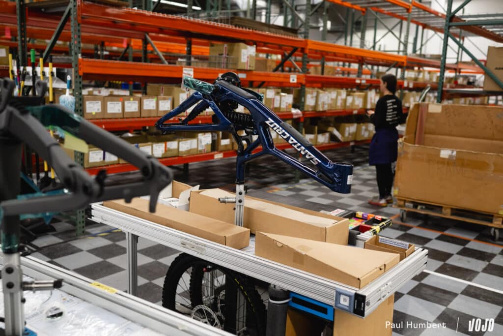 Visite | L&rsquo;assemblage des VTT Santa Cruz en Californie