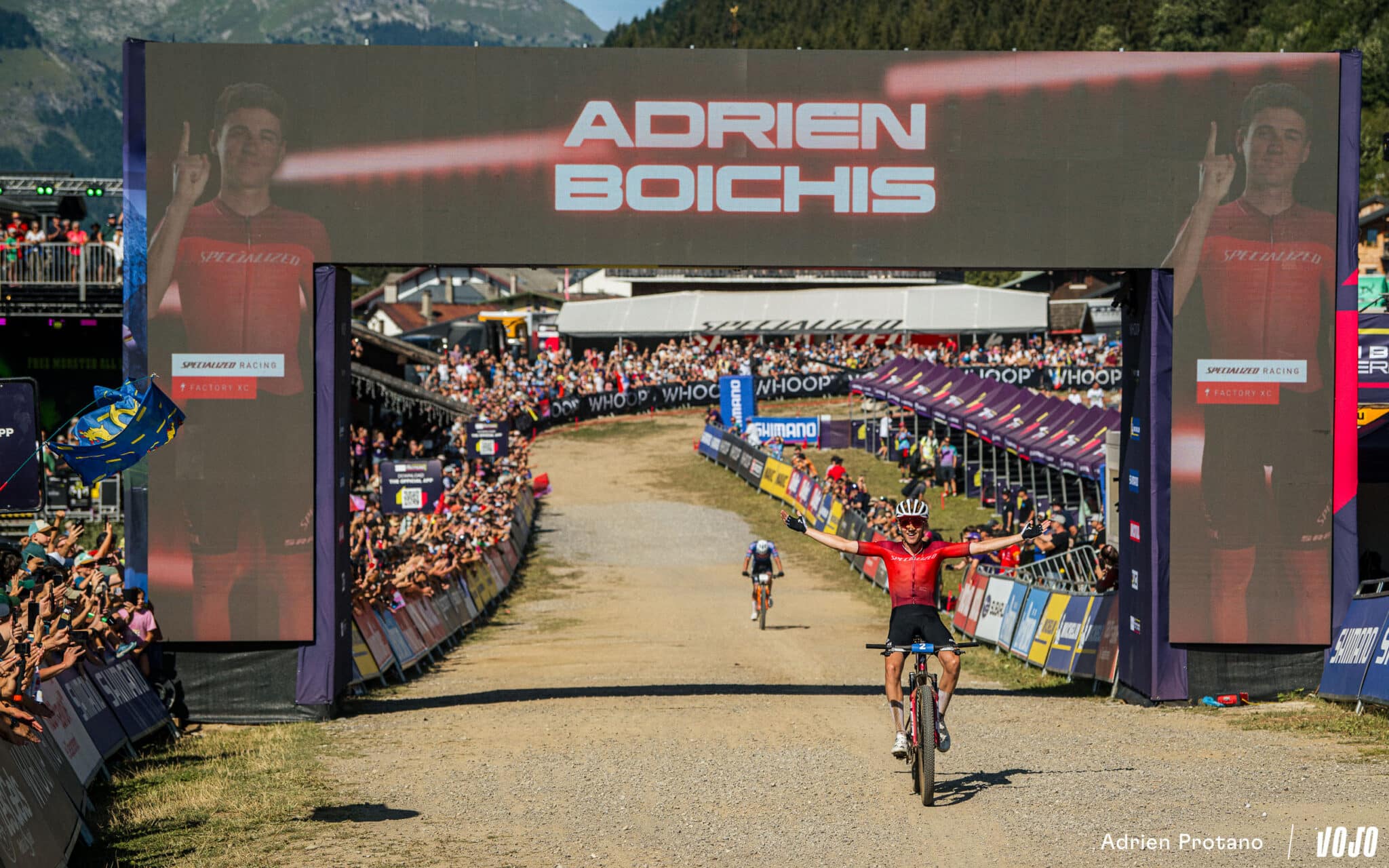 Résultats | Les Gets 2026 – XCO : Adrien Boichis bat Mathieu van der Poel à la maison