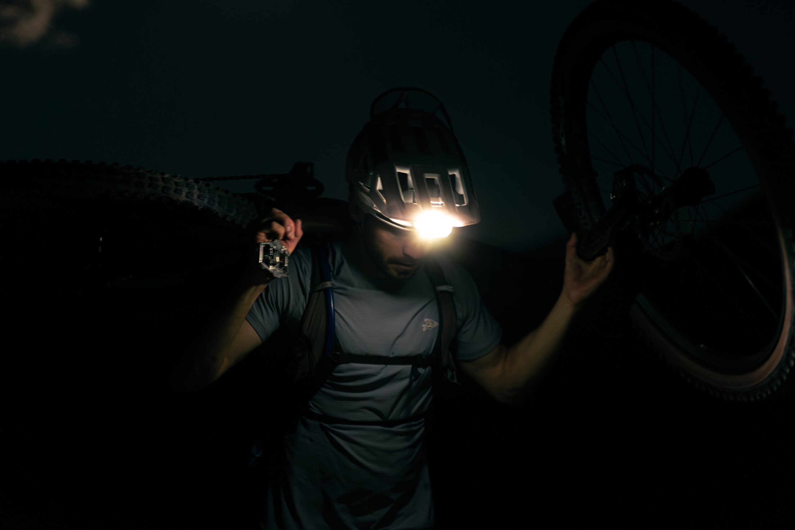 10 ans après sa paraplégie, Yannis Pelé continue de rouler
