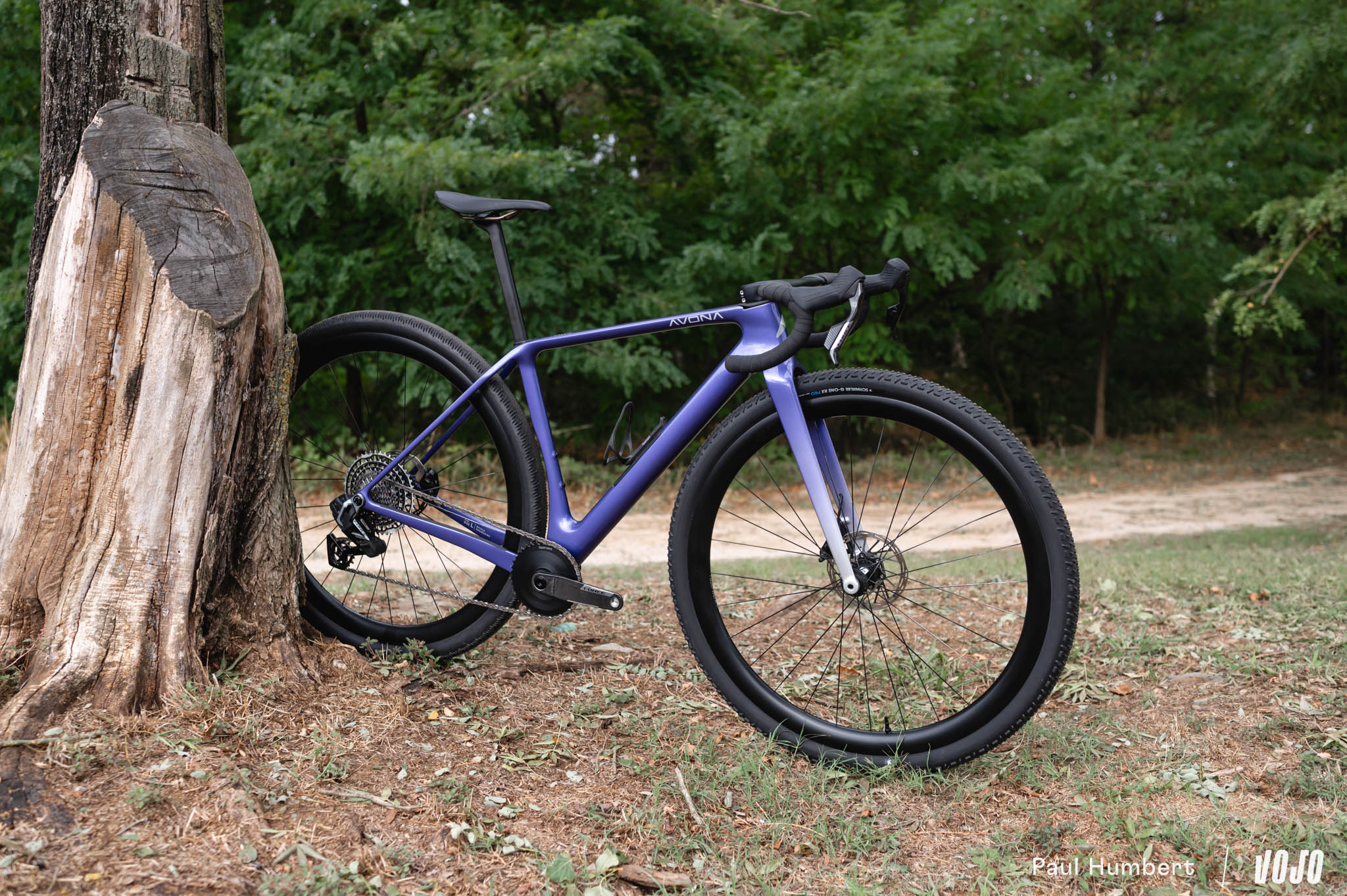 Avona commercialise son Callis, un gravel race en 32 pouces